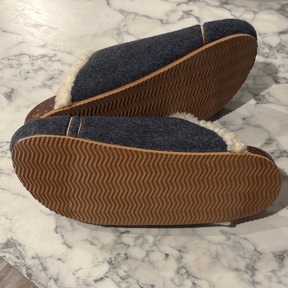 Lands' End Charcoal Owl Slippers - Picture 6 of 6